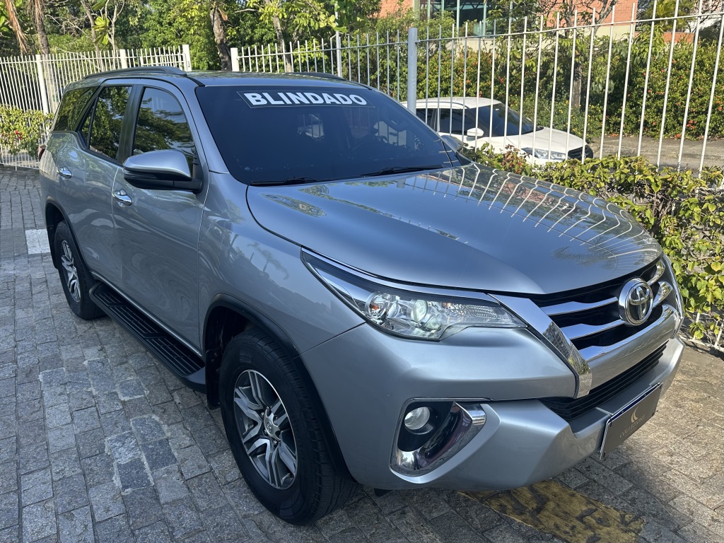TOYOTA HILUX SW4