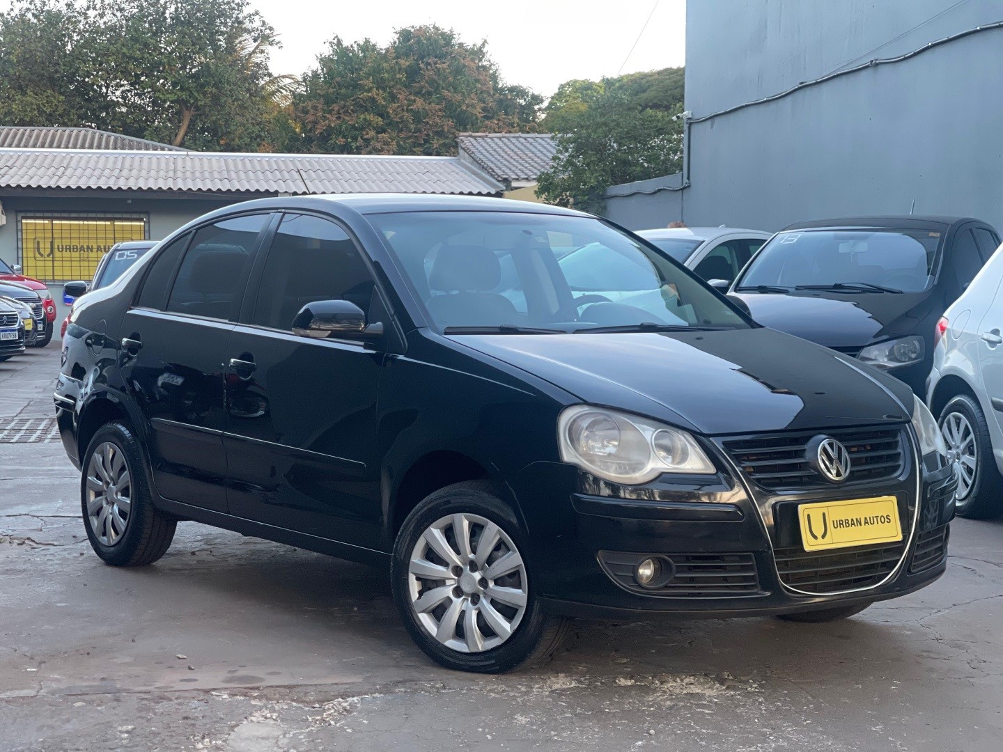 VOLKSWAGEN POLO SEDAN