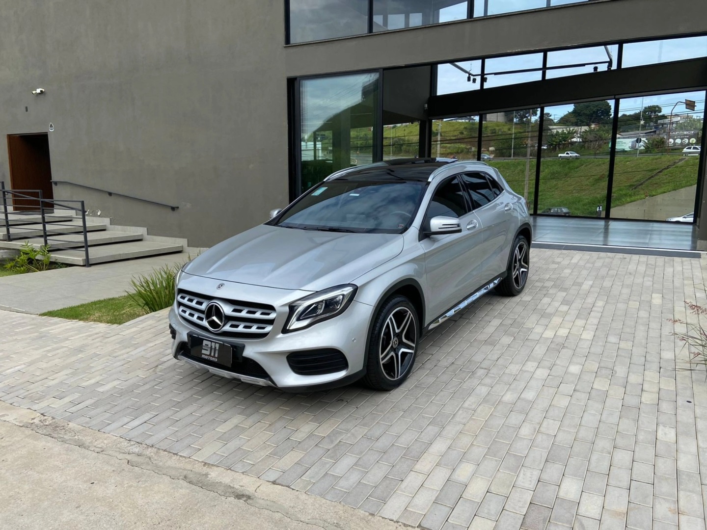 MERCEDES-BENZ GLA 250