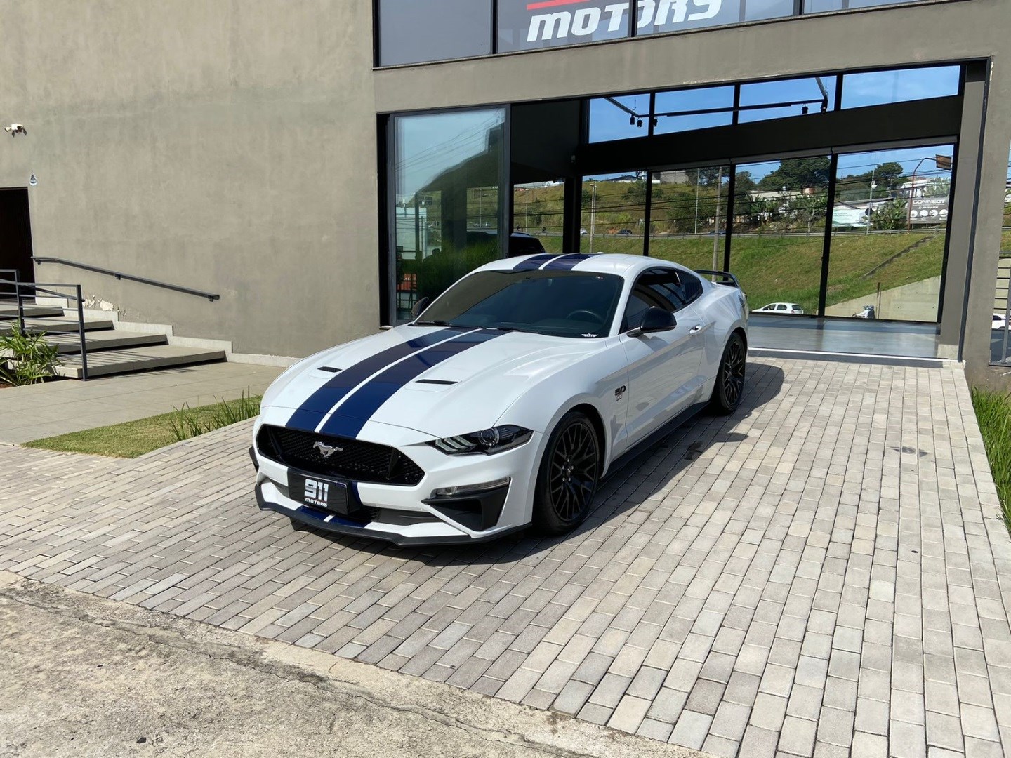 FORD MUSTANG