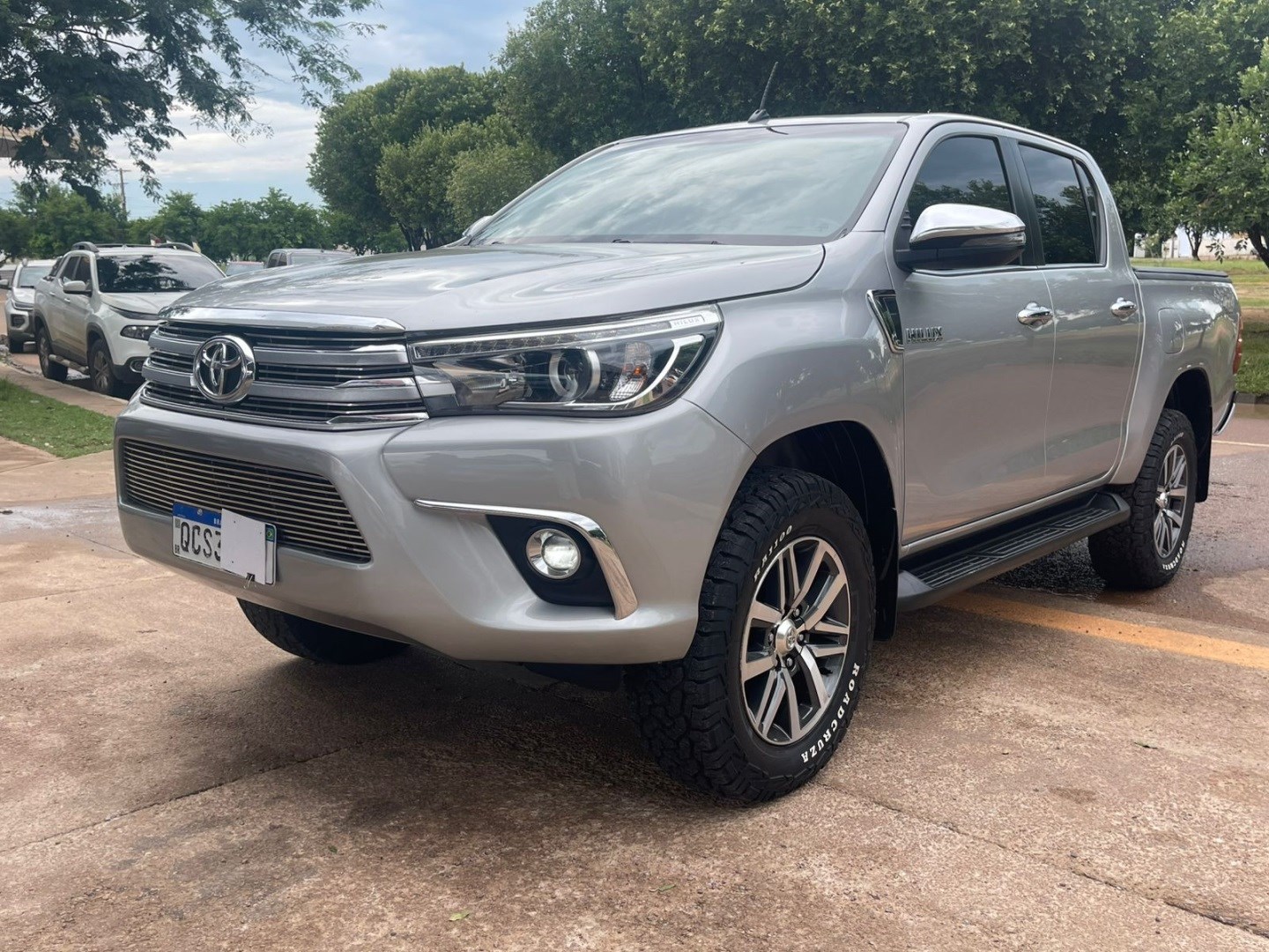 TOYOTA HILUX