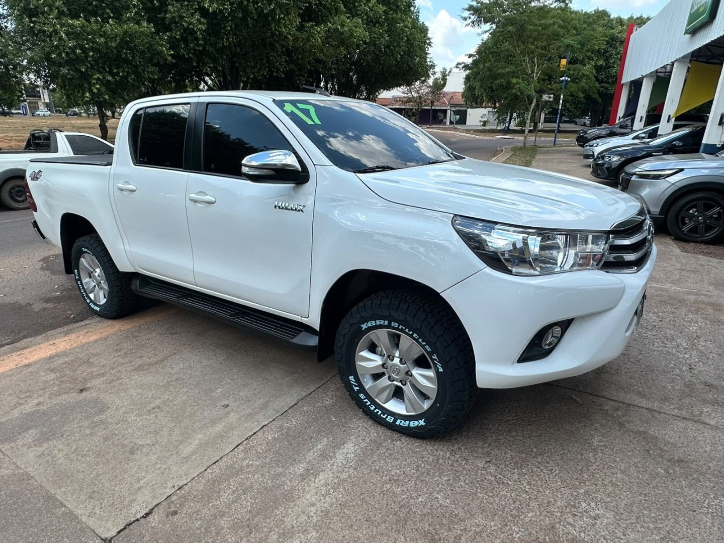TOYOTA HILUX