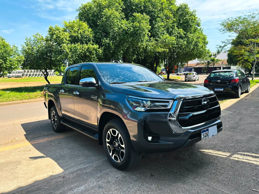 TOYOTA HILUX