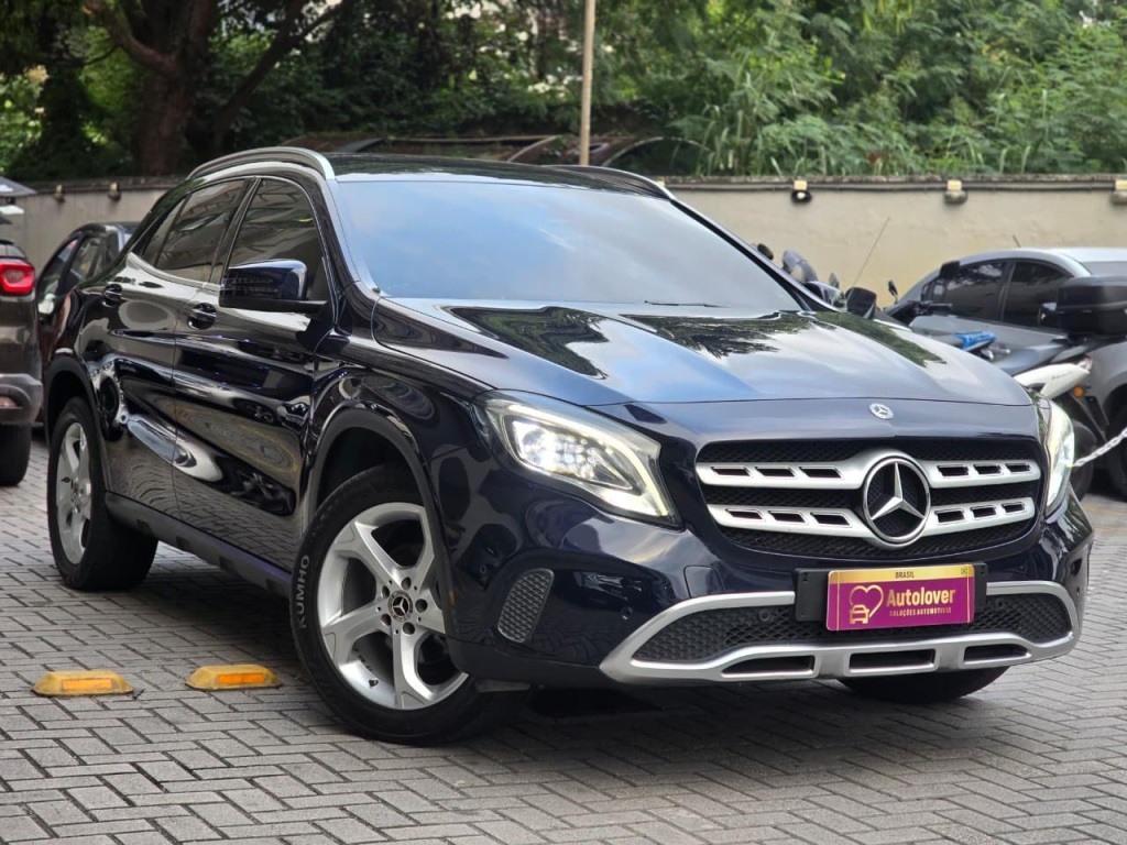 MERCEDES-BENZ GLA 200