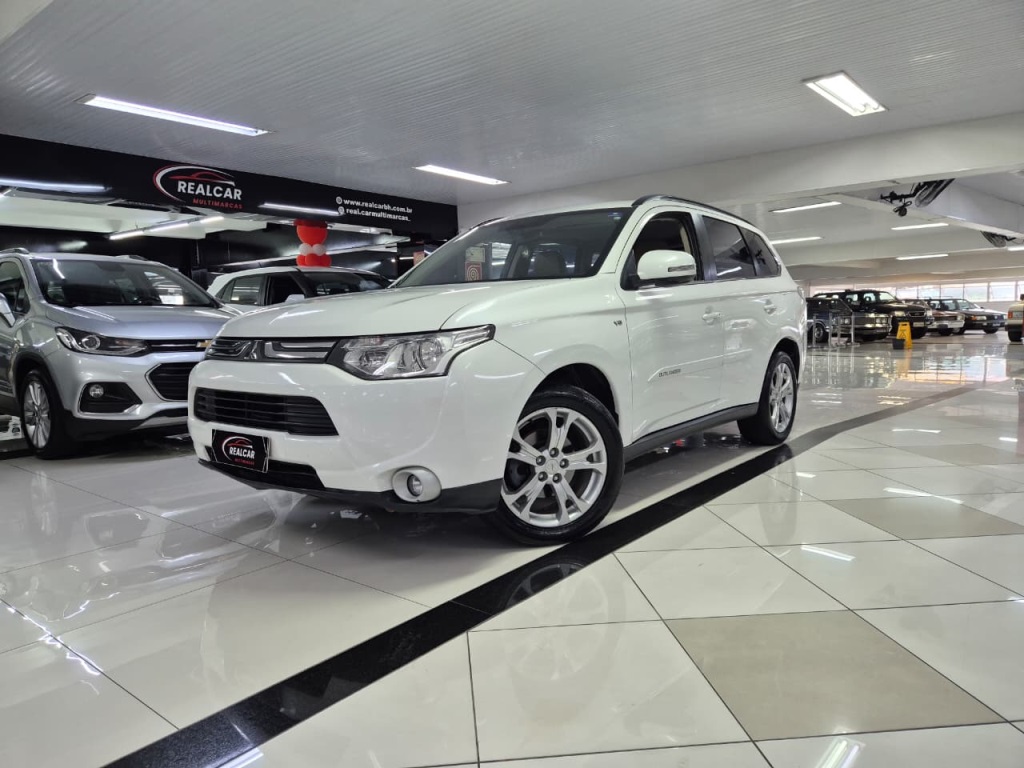 MITSUBISHI OUTLANDER 3.0 GT 4X4 V6 24V GASOLINA 4P AUTOMÁTICO