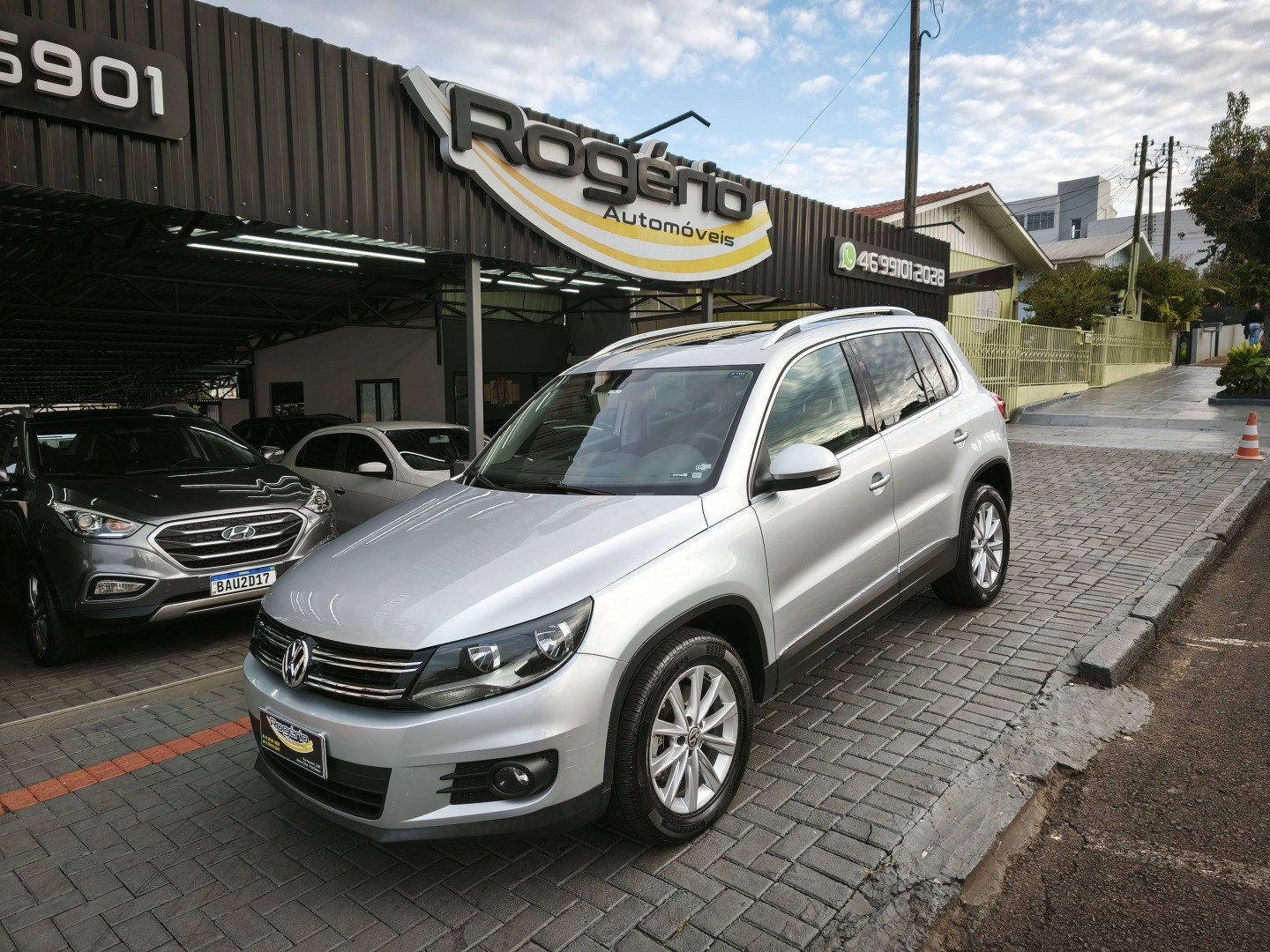 VOLKSWAGEN TIGUAN