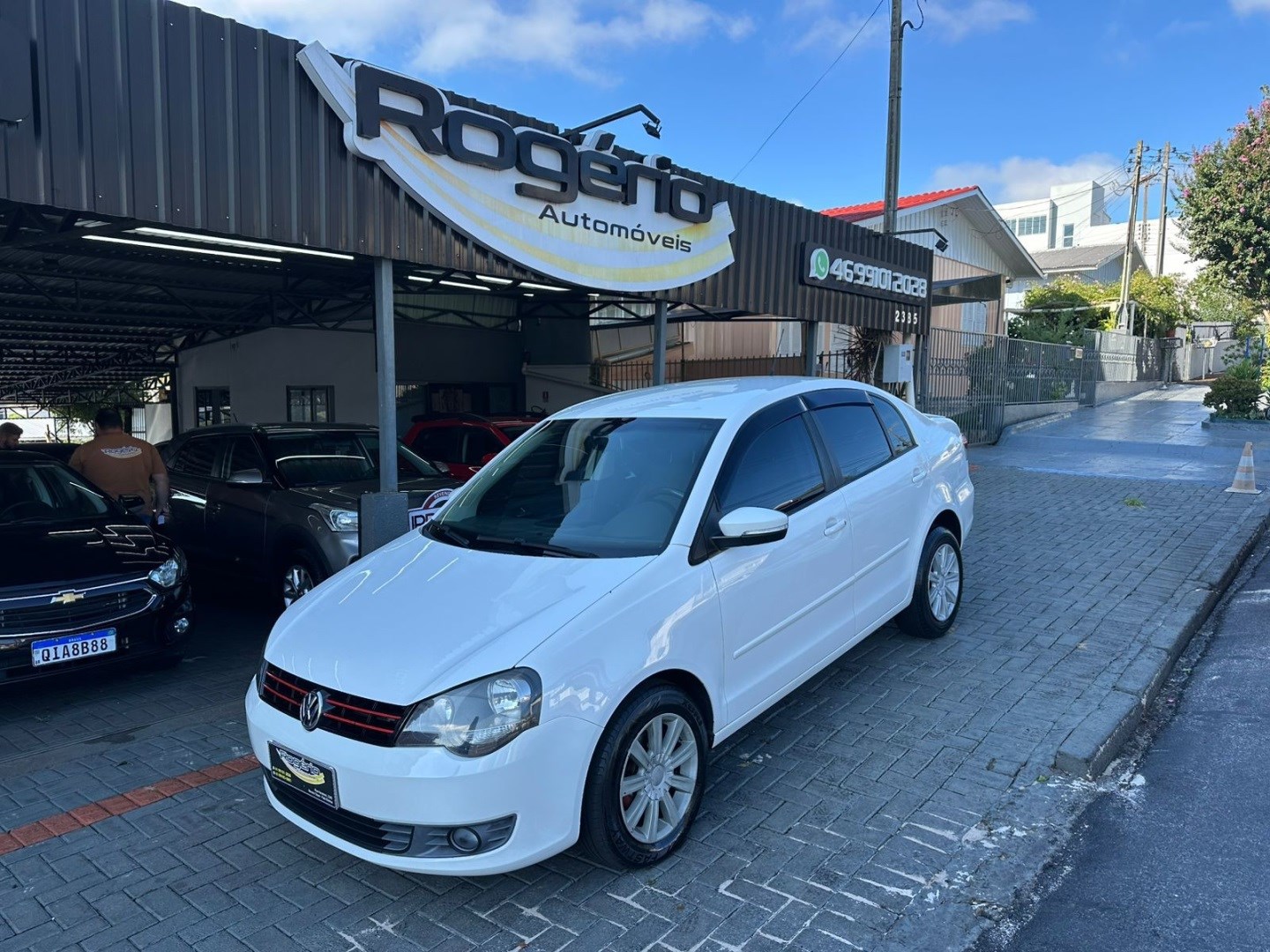 VOLKSWAGEN POLO SEDAN