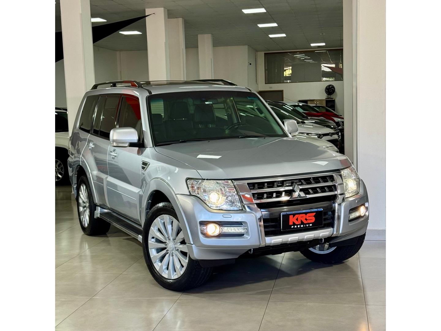 MITSUBISHI PAJERO FULL