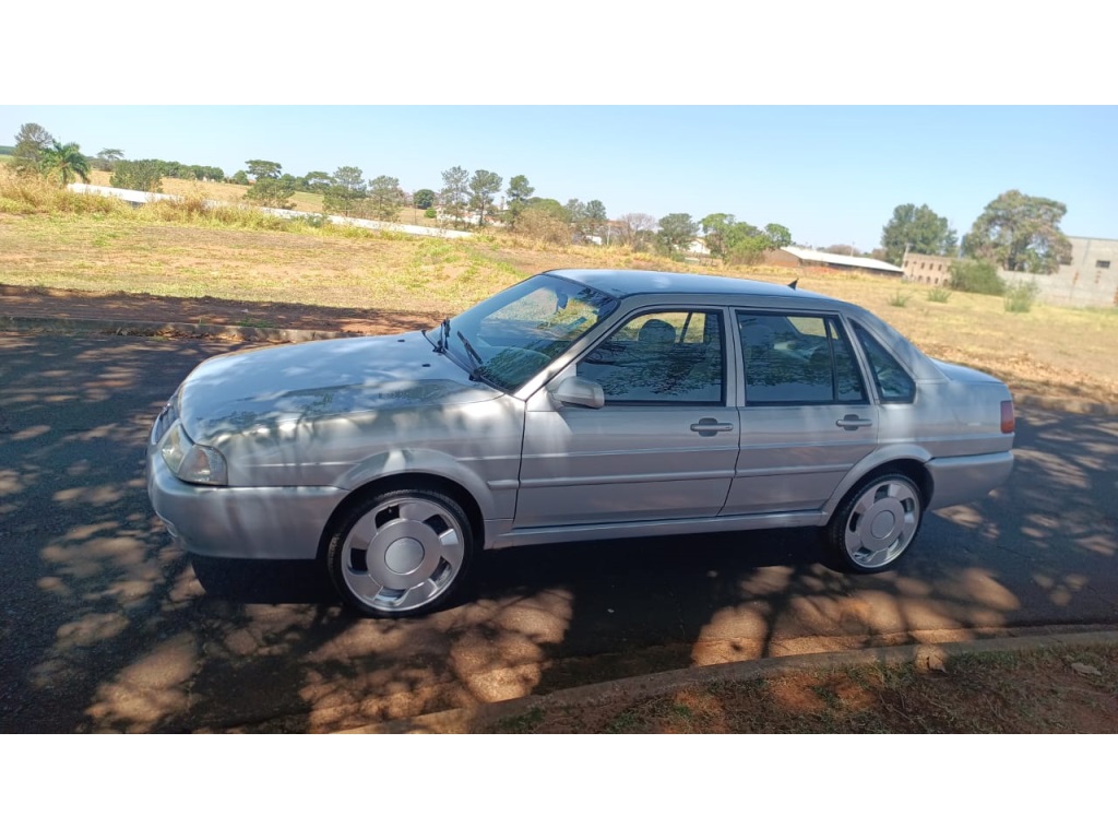 VOLKSWAGEN SANTANA 1.8 MI 8V GASOLINA 4P MANUAL