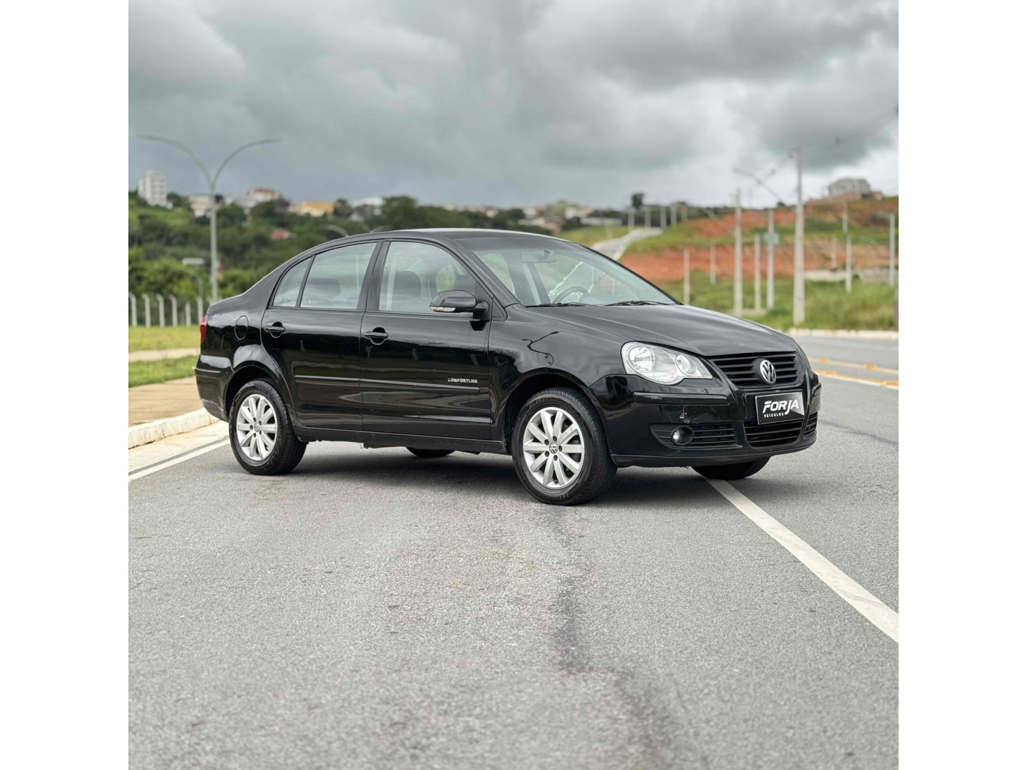 VOLKSWAGEN POLO SEDAN