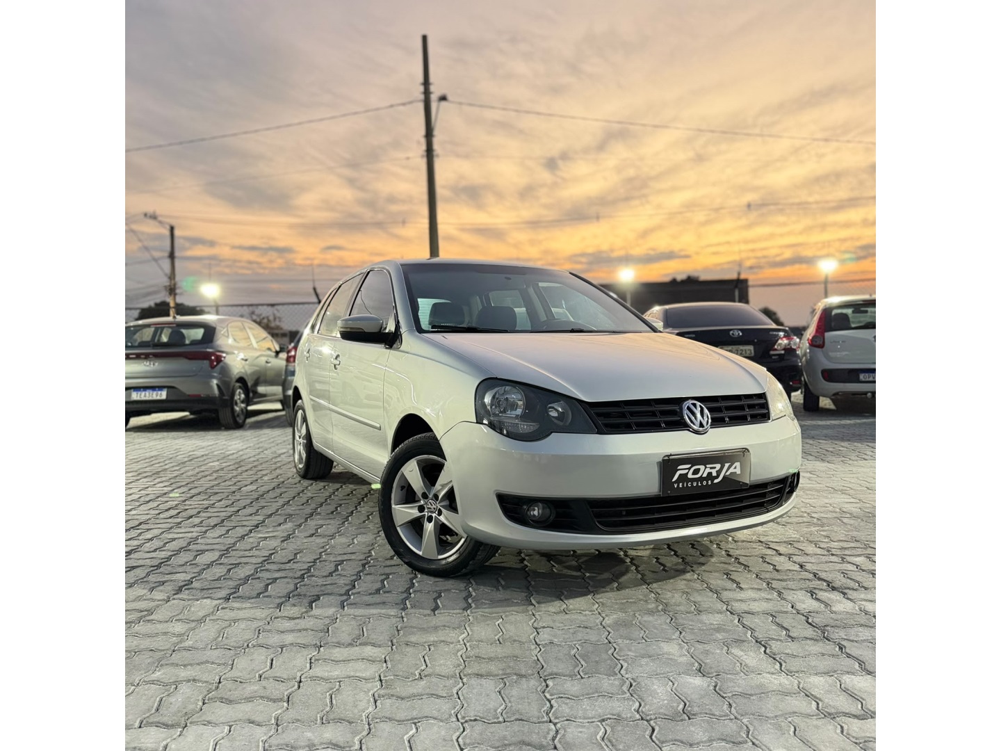 VOLKSWAGEN POLO