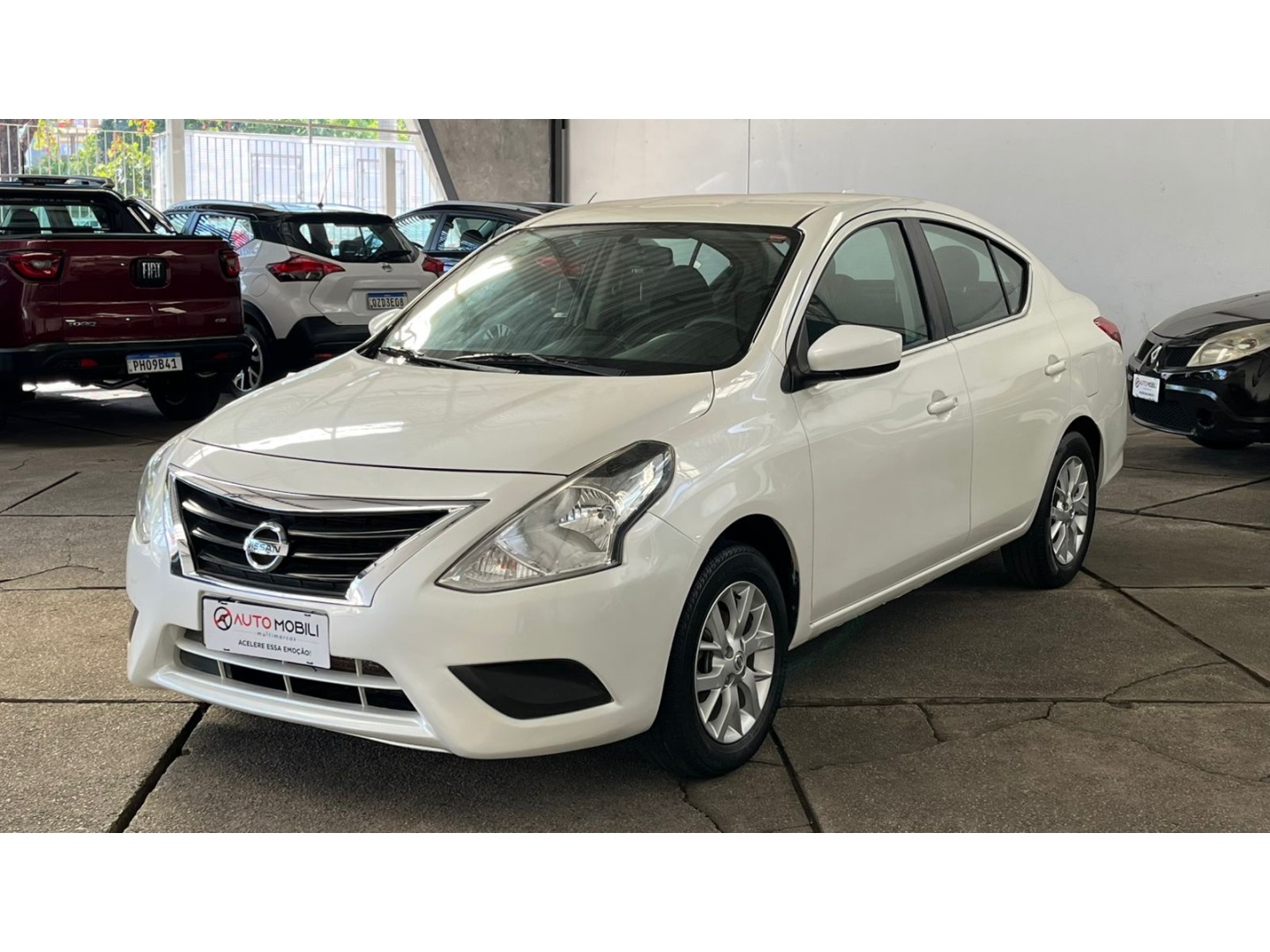 NISSAN VERSA