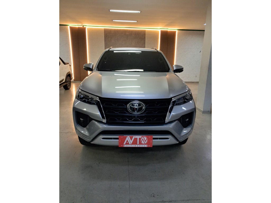TOYOTA HILUX SW4