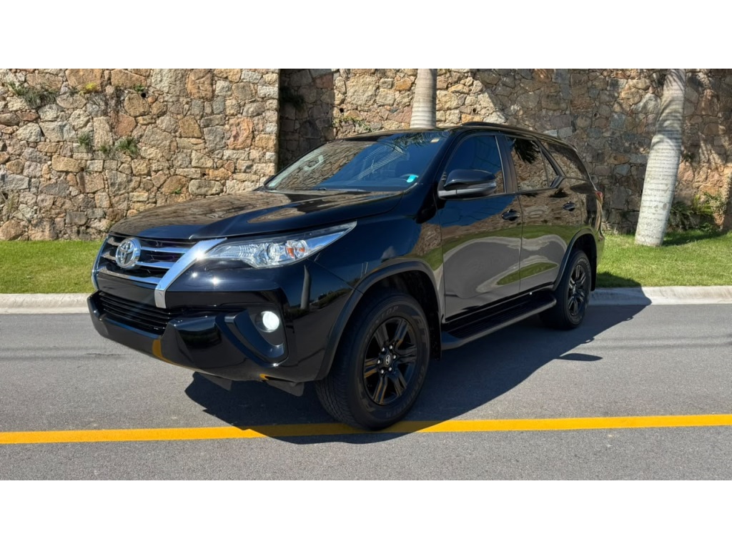 TOYOTA HILUX SW4