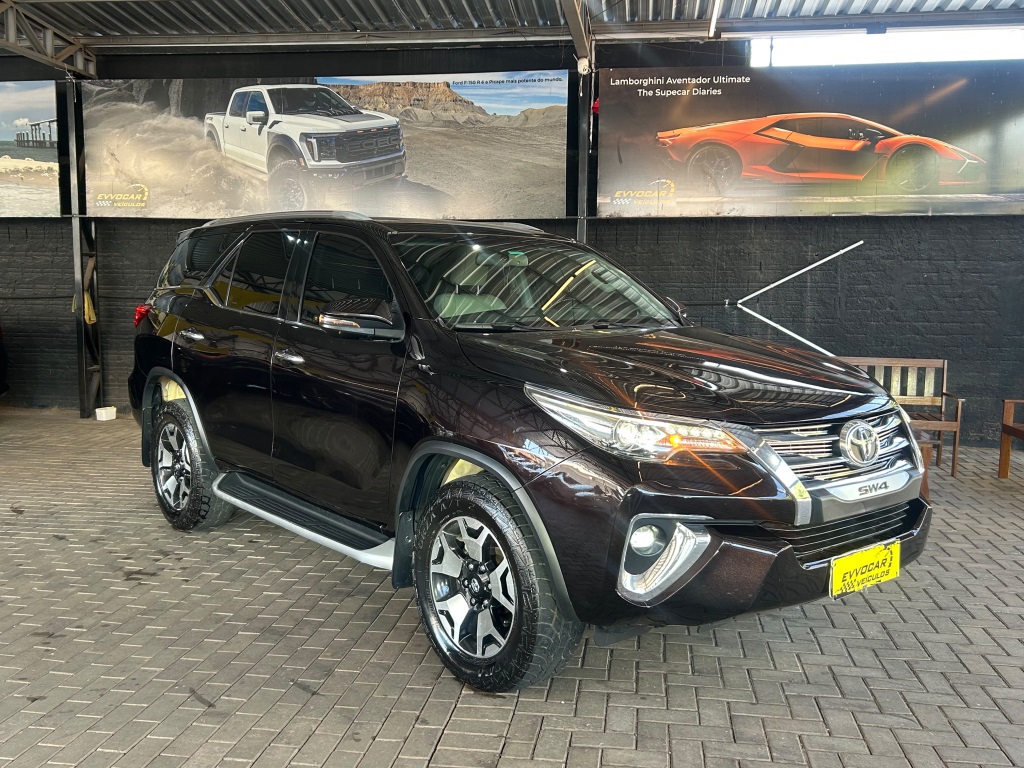 TOYOTA HILUX SW4