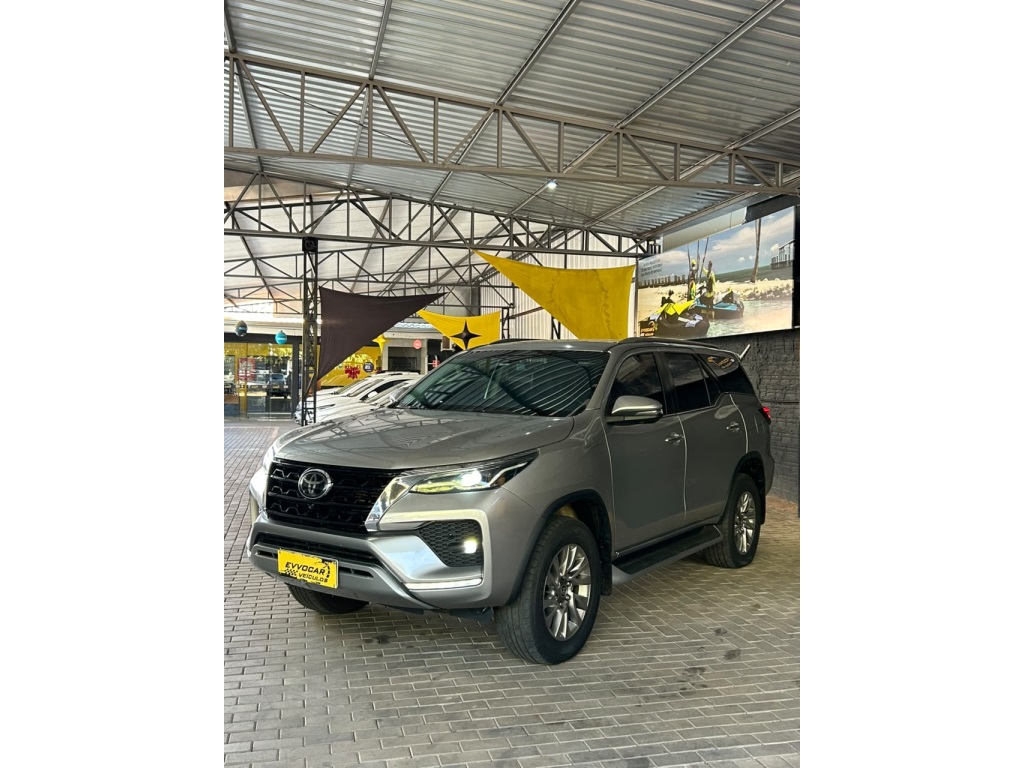 TOYOTA HILUX SW4