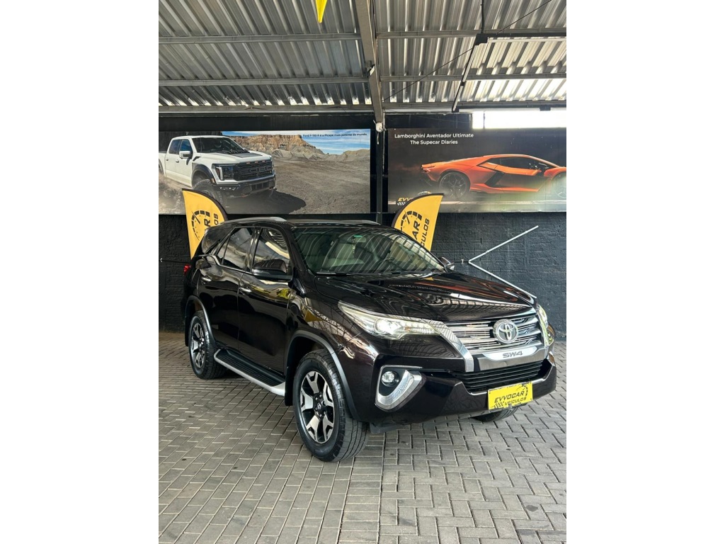 TOYOTA HILUX SW4