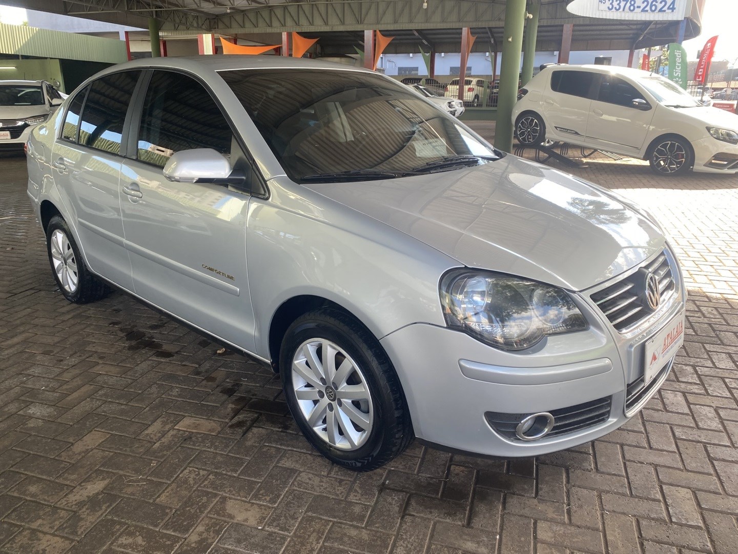 VOLKSWAGEN POLO SEDAN