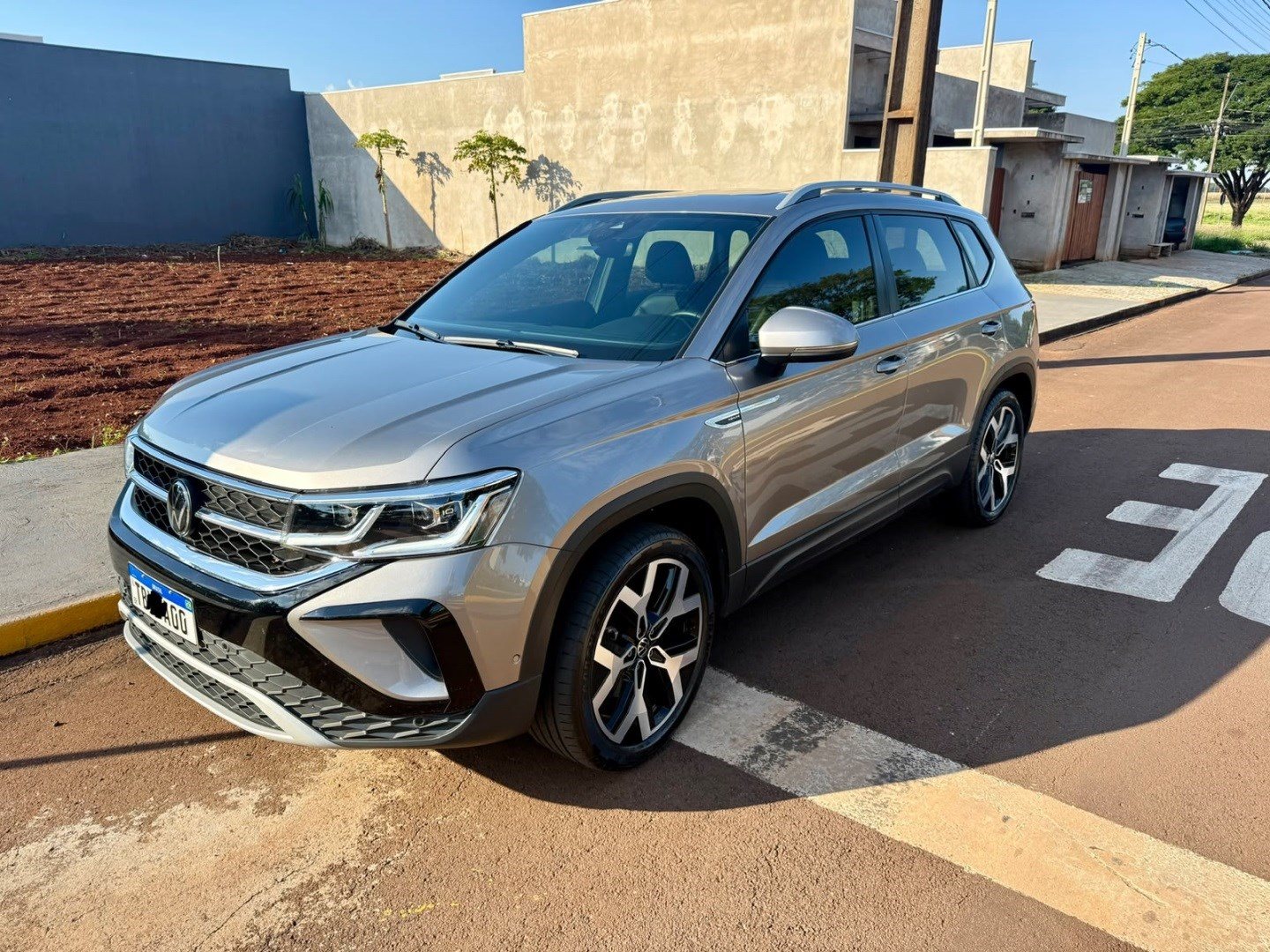 VOLKSWAGEN TAOS