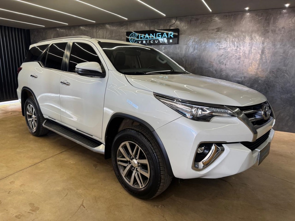 TOYOTA HILUX SW4