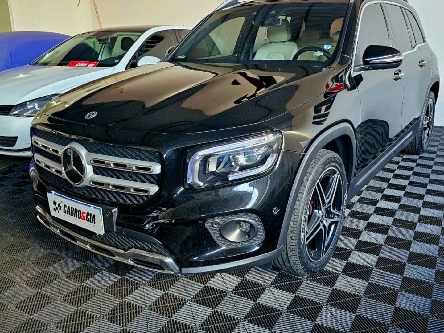 MERCEDES-BENZ GLB 200
