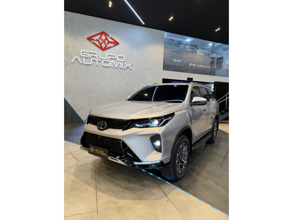 TOYOTA HILUX SW4 2.8 D-4D TURBO DIESEL SRX PLATINUM 4X4 AUTOMÁTICO