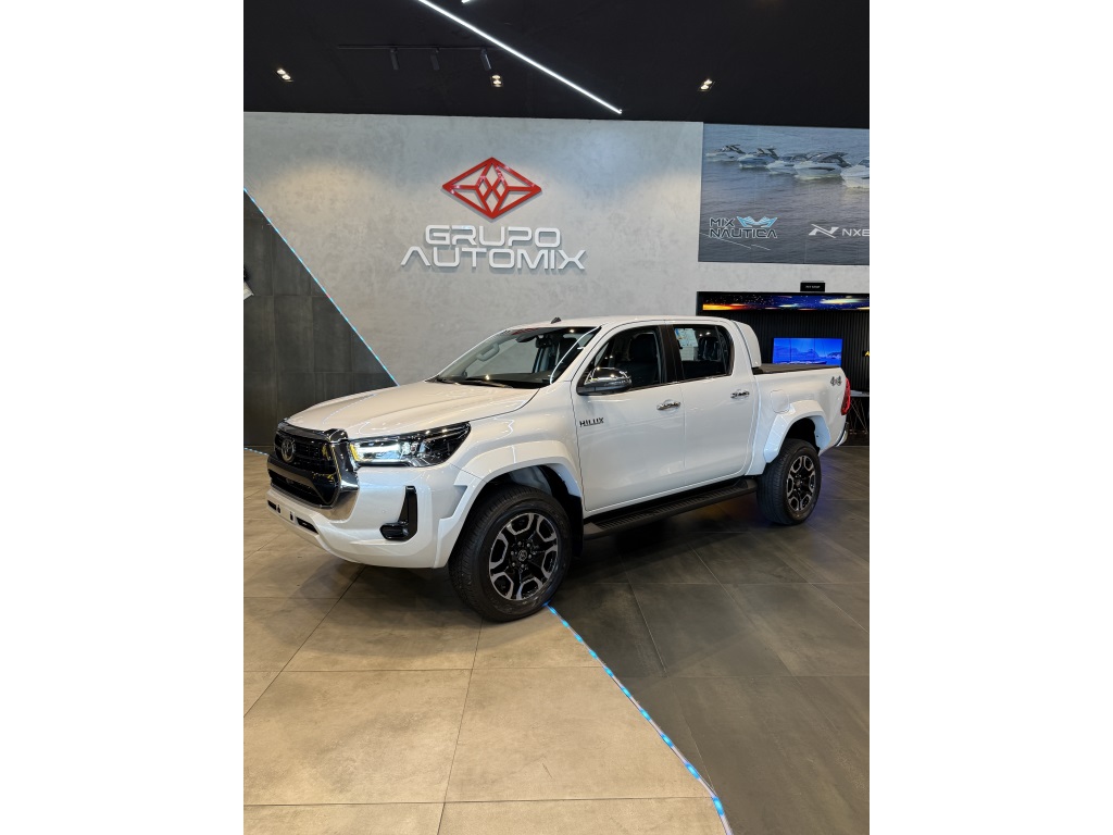 TOYOTA HILUX 2.8 D-4D TURBO DIESEL CD SRX PLUS 4X4 AUTOMÁTICO