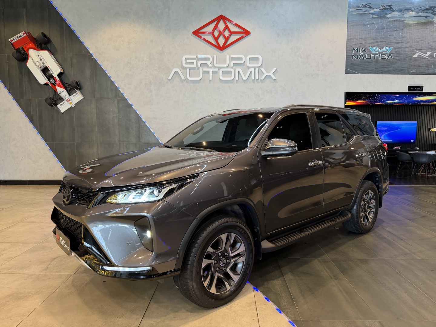 TOYOTA HILUX SW4 2.8 D-4D TURBO DIESEL DIAMOND 7L 4X4 AUTOMÁTICO