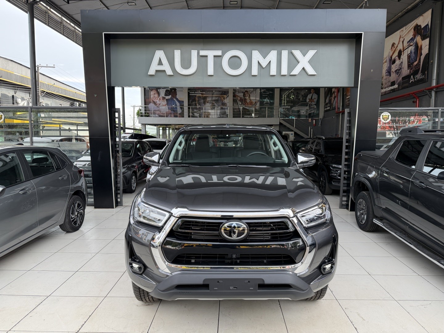 TOYOTA HILUX 2.8 D-4D TURBO DIESEL CD SRX 4X4 AUTOMÁTICO