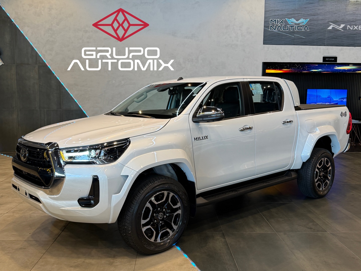 TOYOTA HILUX 2.8 D-4D TURBO DIESEL CD SRX PLUS 4X4 AUTOMÁTICO