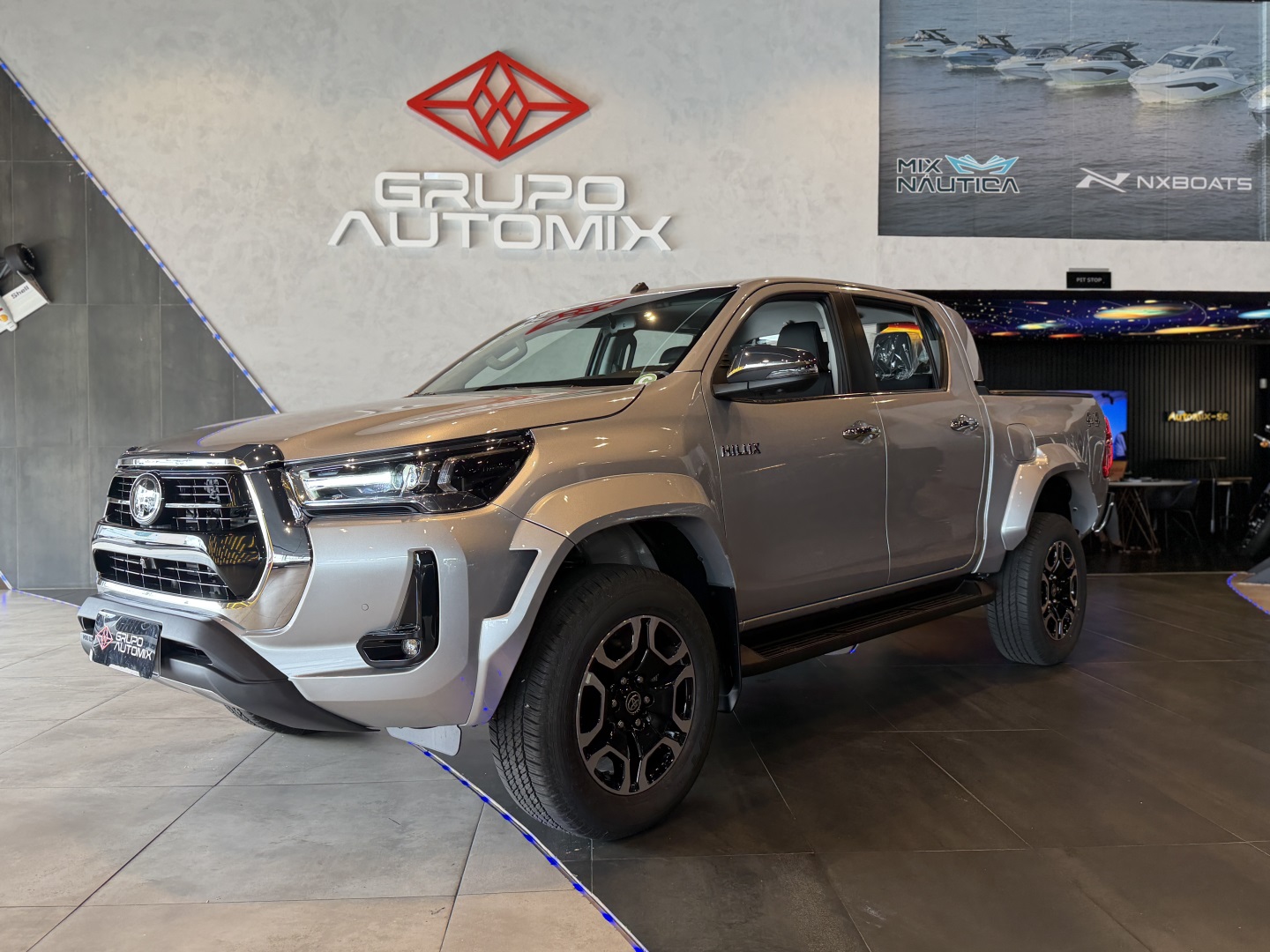 TOYOTA HILUX 2.8 D-4D TURBO DIESEL CD SRX PLUS 4X4 AUTOMÁTICO