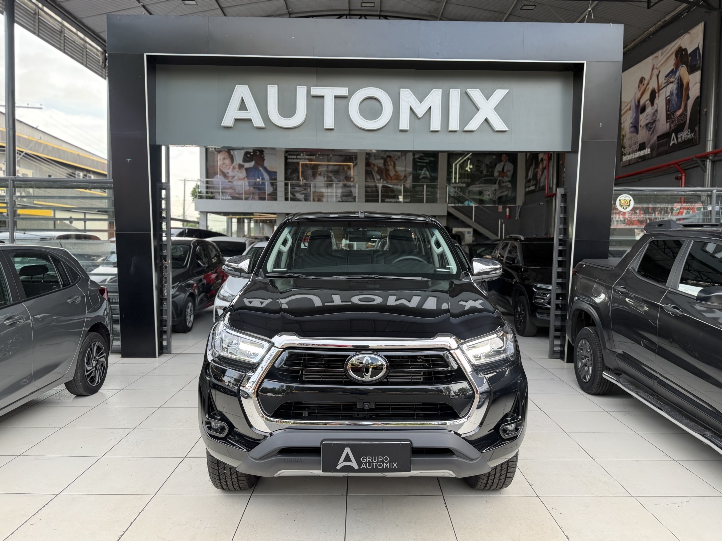 TOYOTA HILUX 2.8 D-4D TURBO DIESEL CD SRX 4X4 AUTOMÁTICO