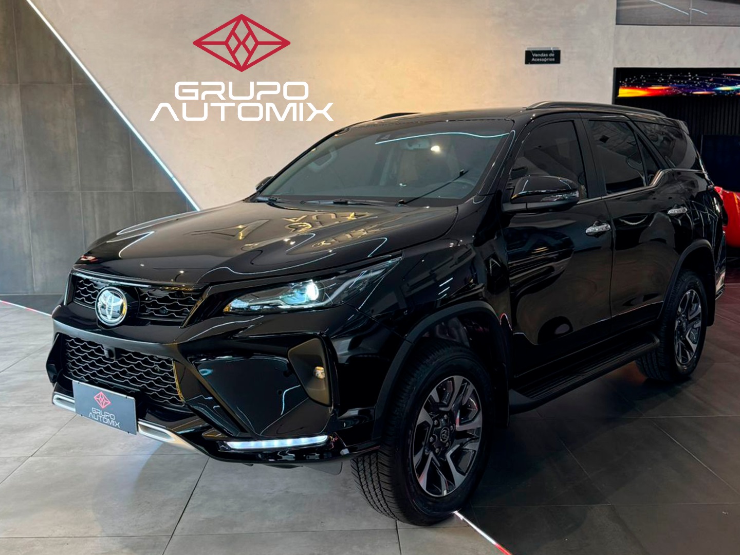 TOYOTA HILUX SW4 2.8 D-4D TURBO DIESEL DIAMOND 7L 4X4 AUTOMÁTICO