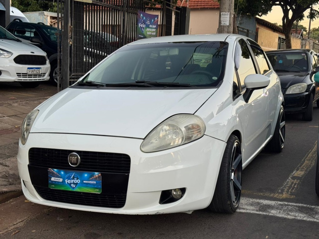 FIAT PUNTO 1.6 ESSENCE 16V FLEX 4P MANUAL