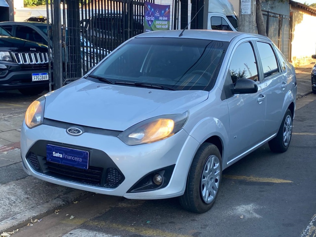 FORD FIESTA 1.6 ROCAM SEDAN 8V FLEX 4P MANUAL