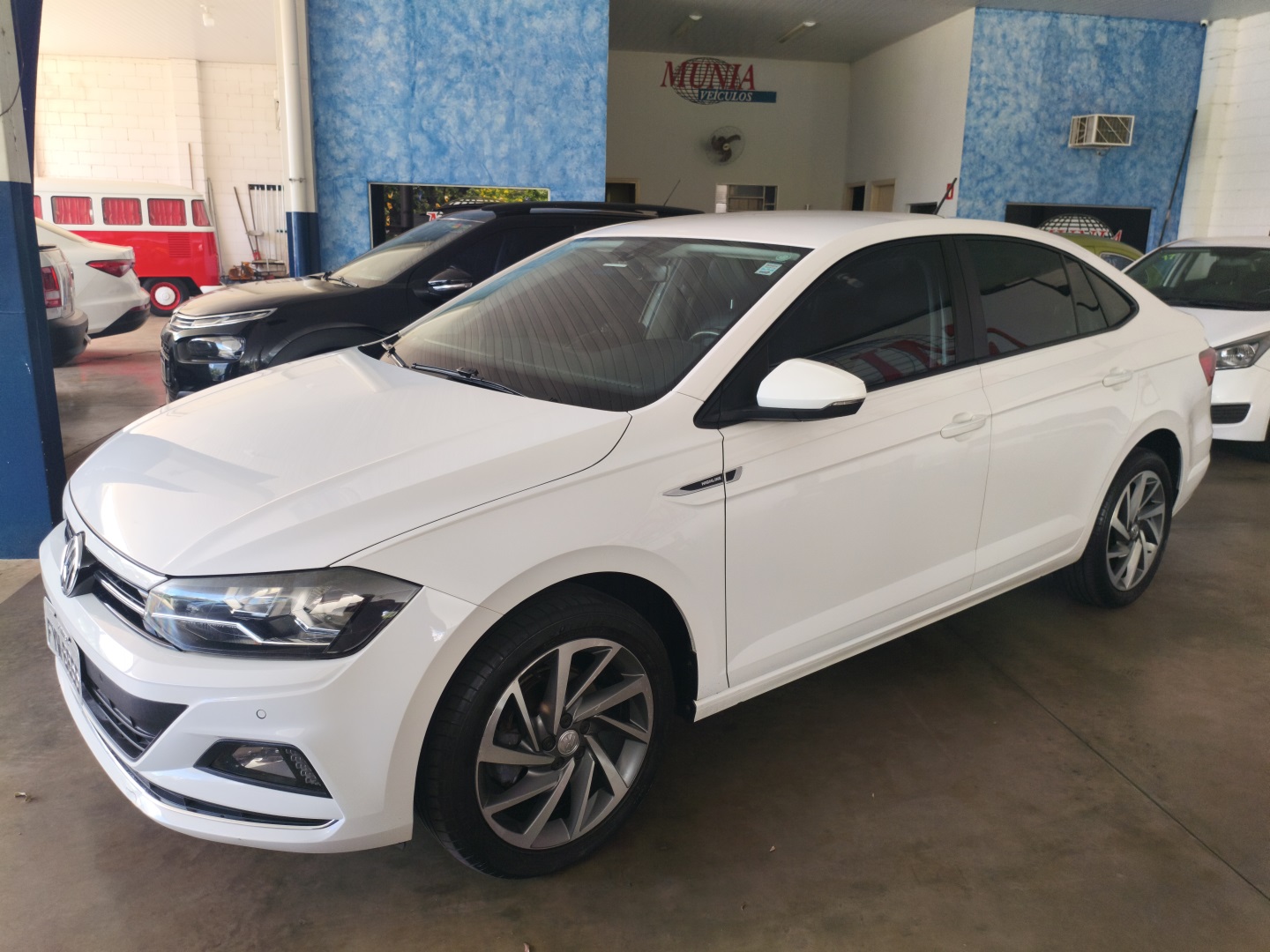 VOLKSWAGEN VIRTUS 1.0 200 TSI HIGHLINE AUTOMÁTICO