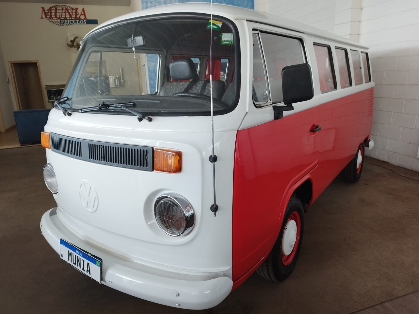 VOLKSWAGEN KOMBI 1.6 STD 8V GASOLINA 3P MANUAL