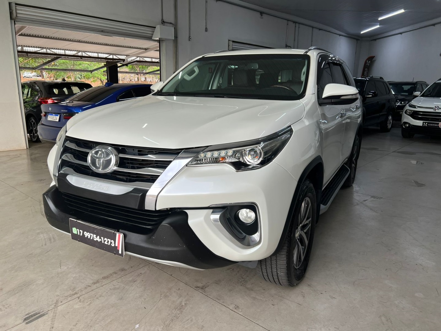 TOYOTA HILUX SW4 2.8 SRX 4X4 7 LUGARES 16V TURBO INTERCOOLER DIESEL 4P AUTOMÁTICO