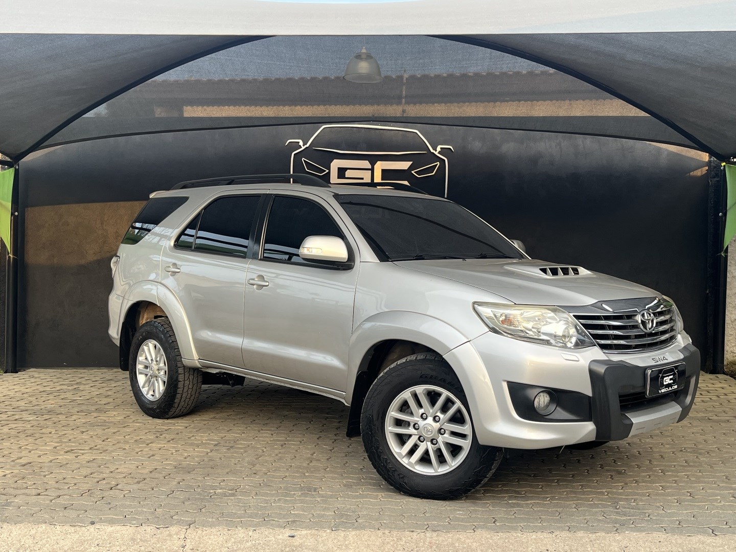 TOYOTA HILUX SW4