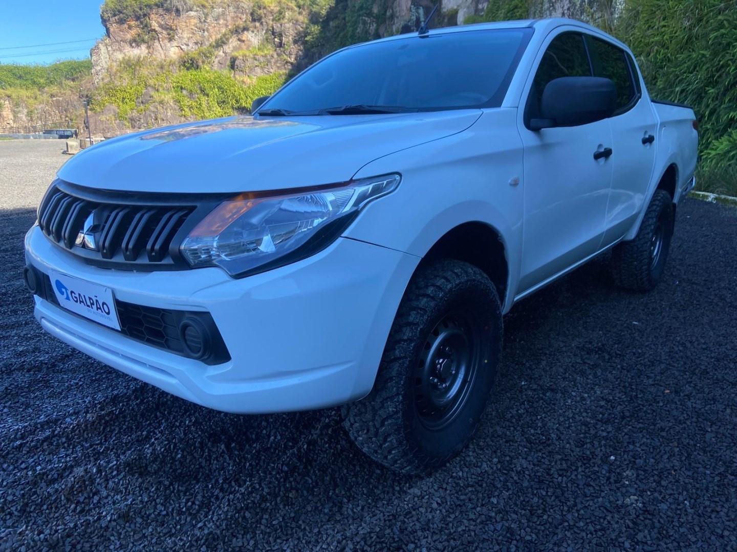MITSUBISHI L200 TRITON