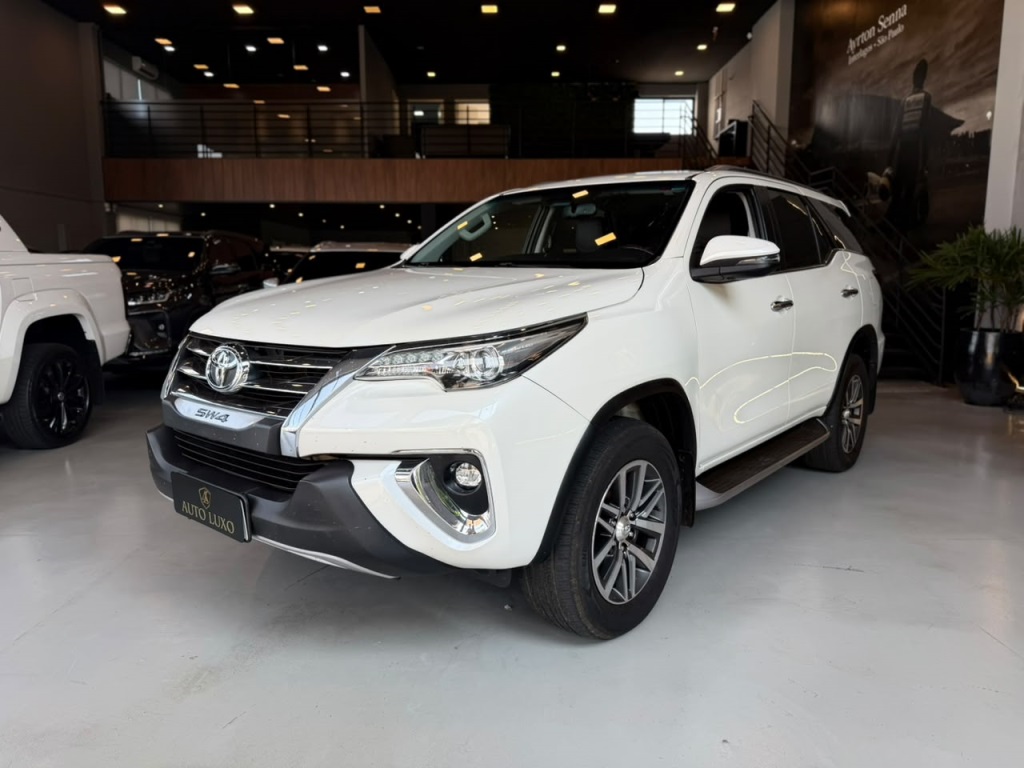 TOYOTA HILUX SW4