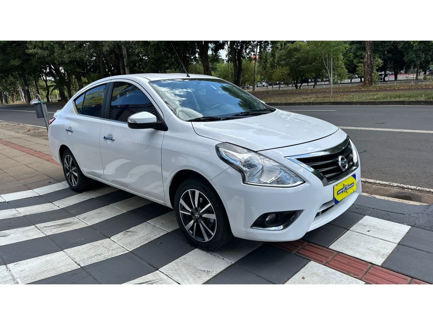 NISSAN VERSA