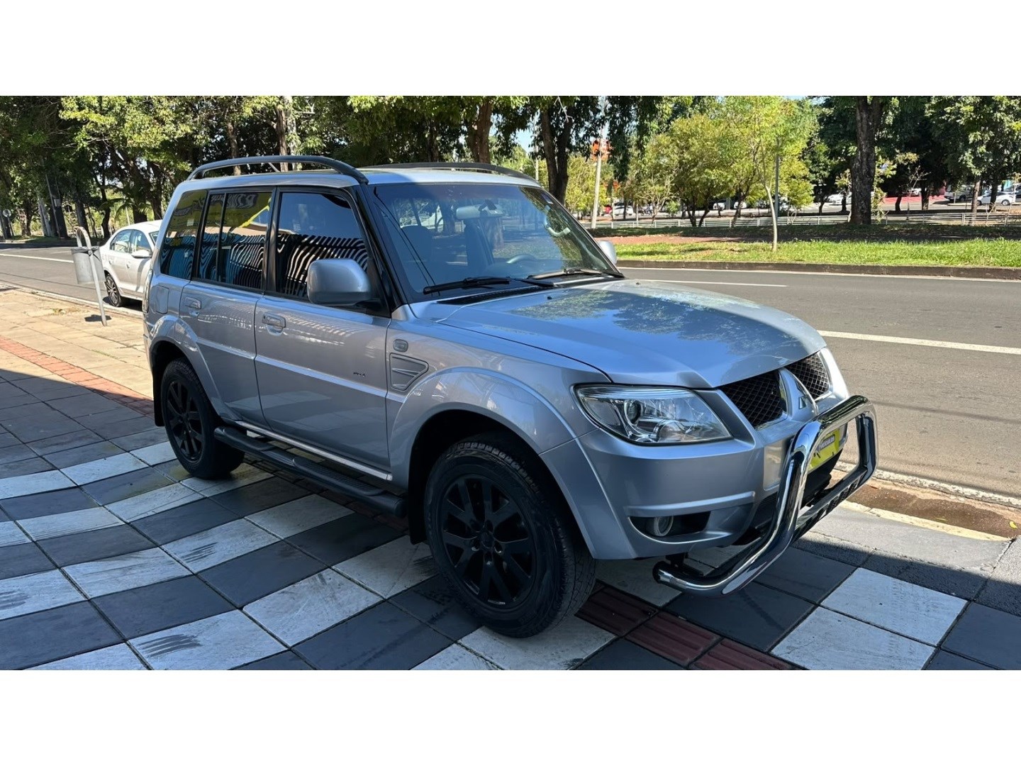 MITSUBISHI PAJERO TR4