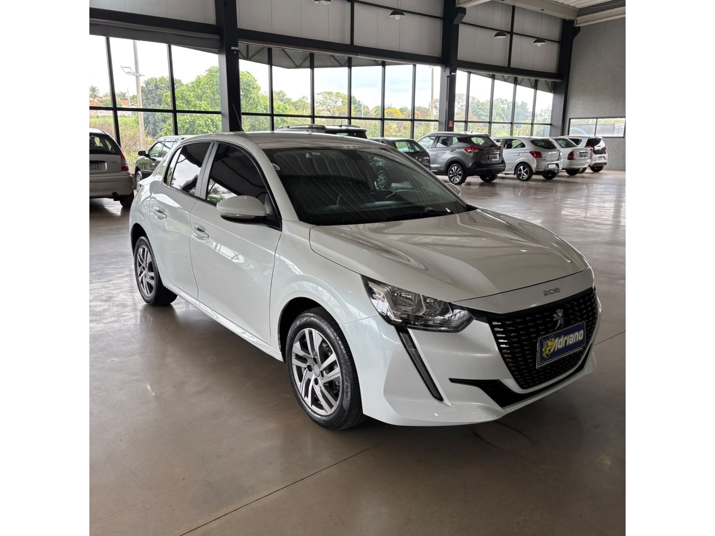PEUGEOT 208