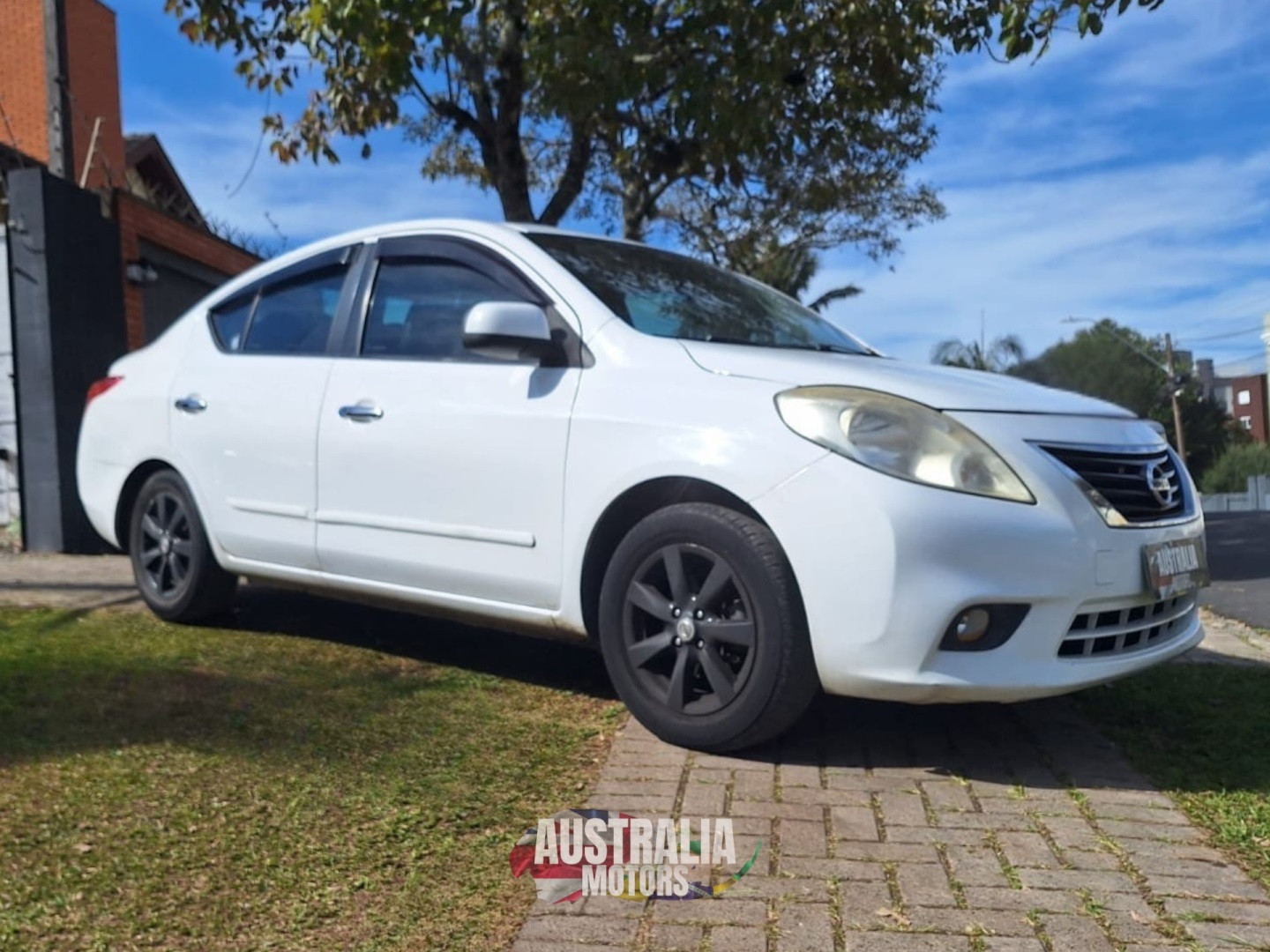 NISSAN VERSA