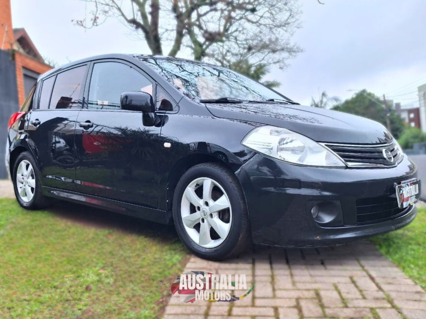 NISSAN TIIDA