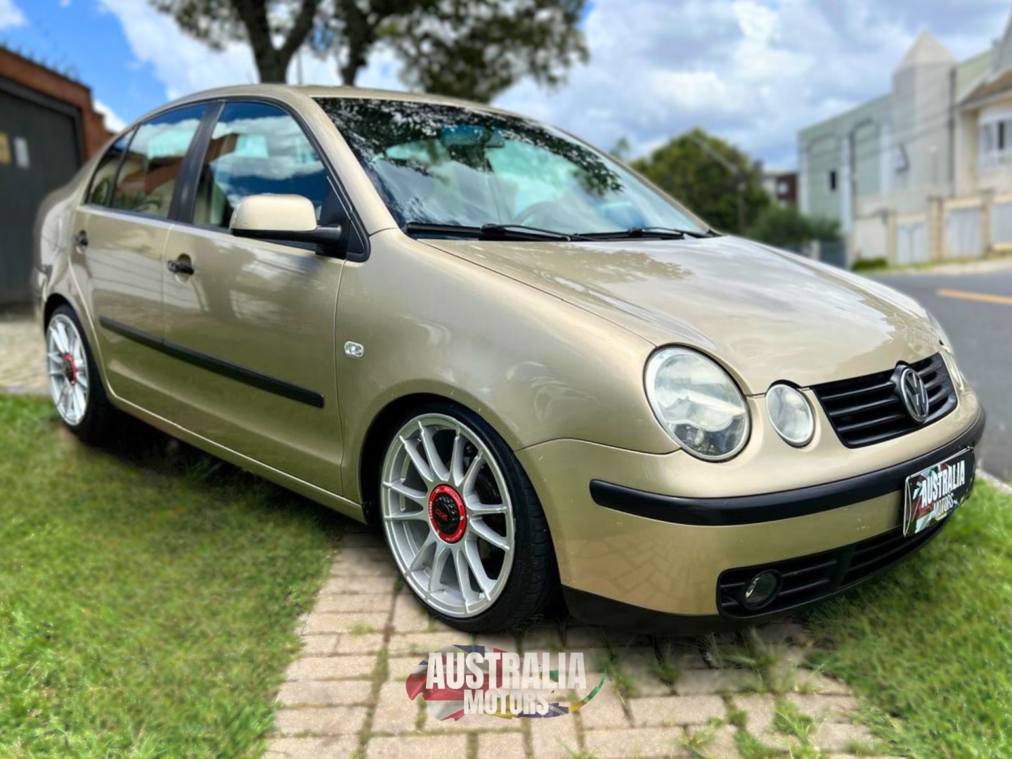VOLKSWAGEN POLO SEDAN