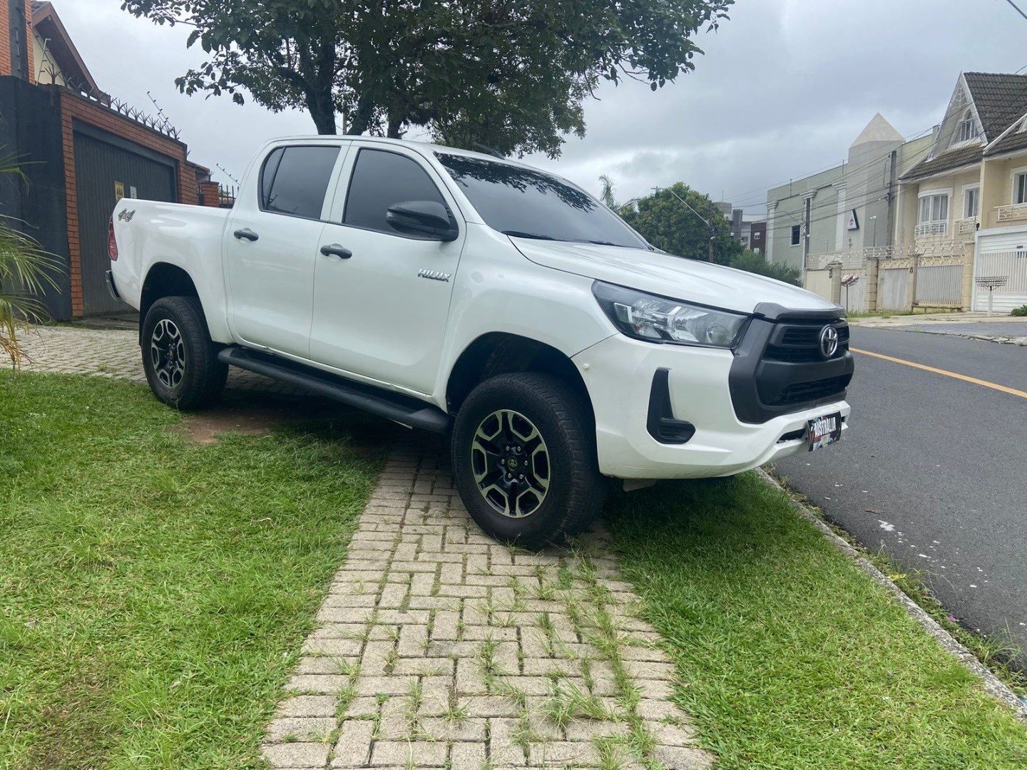 TOYOTA HILUX