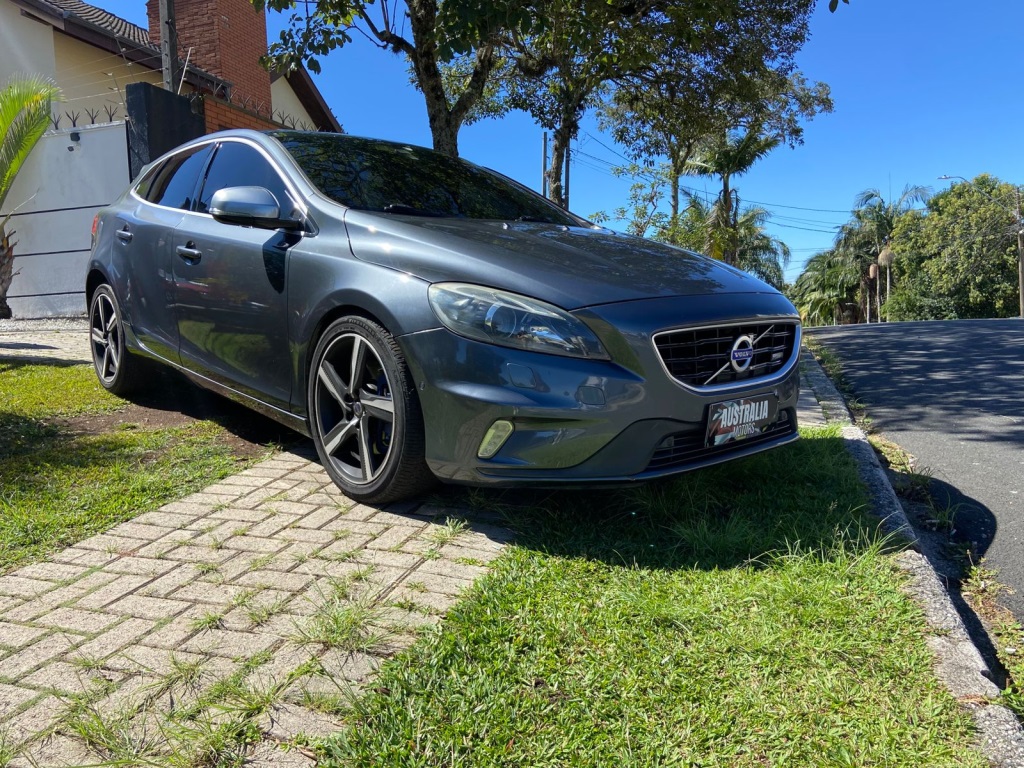 VOLVO V40