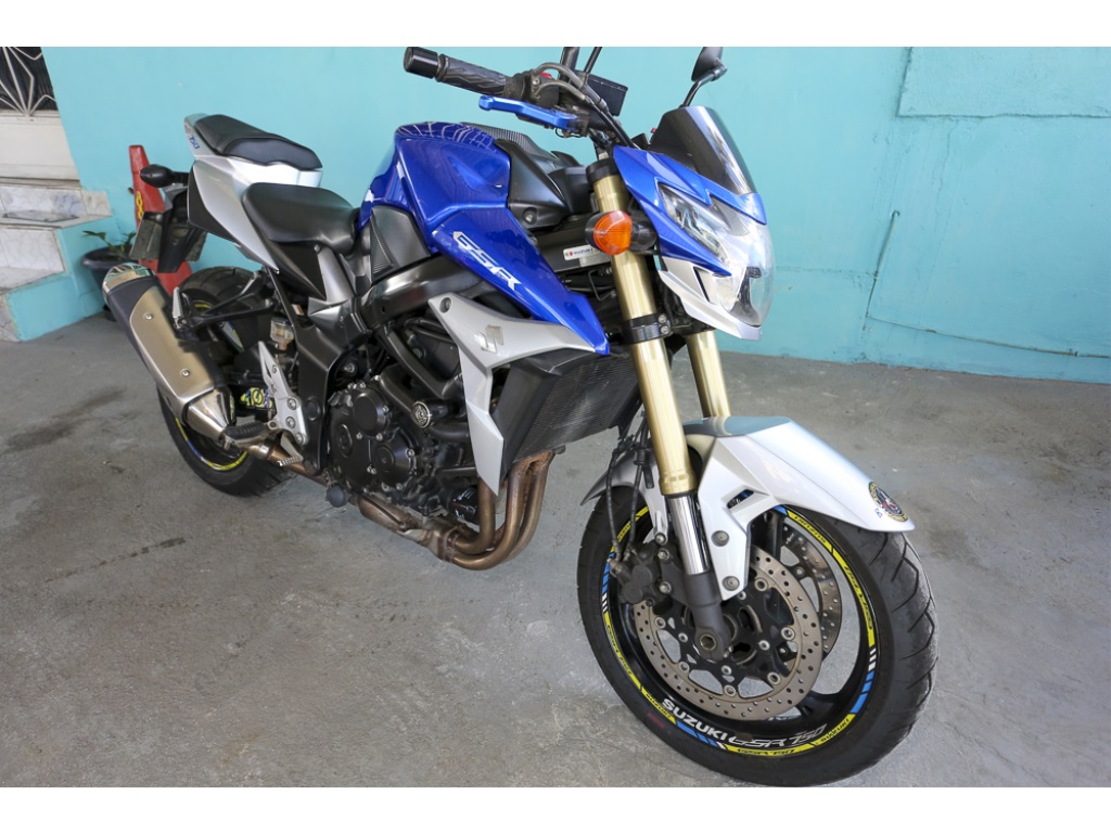 SUZUKI GSR 750